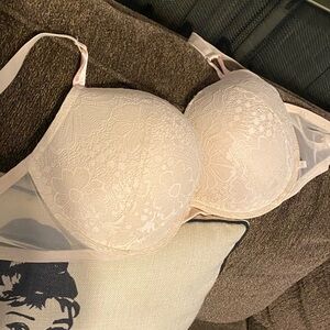 Victoria’s Secret 38DDD floral push up bra